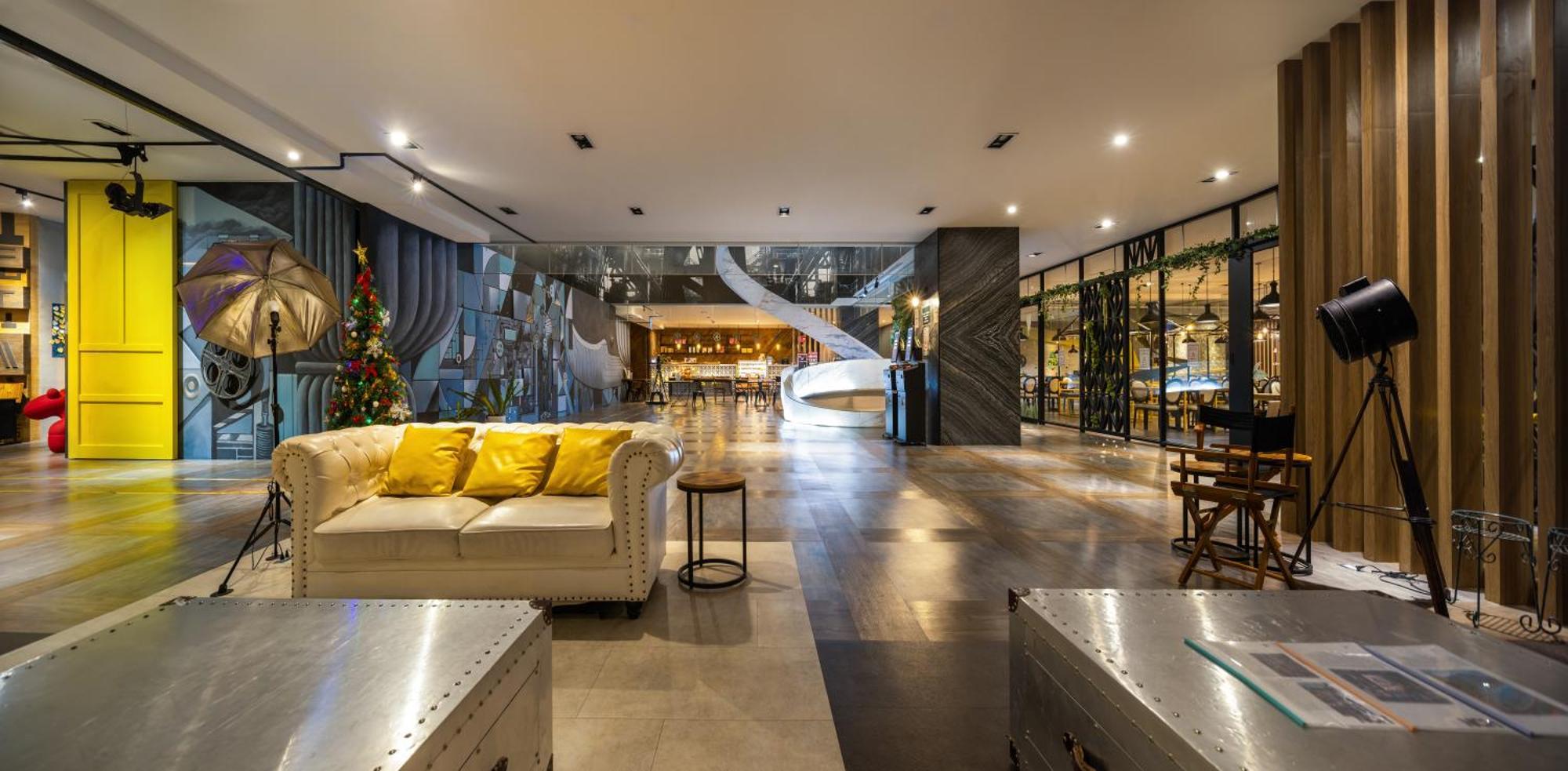 Ningcui Business Hotel 台中市 エクステリア 写真
